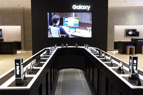 Celebrate 10 Years of Galaxy at Samsung’s New Experiential Retail Locations