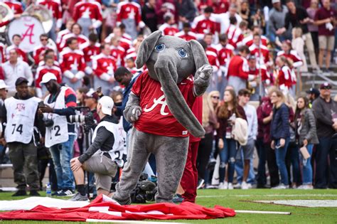 Look: Video Of Alabama's Mascot Going Viral Tonight - The Spun