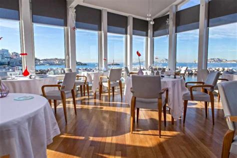 The 10 Best Restaurants In The Old Port Of... | Culture Trip