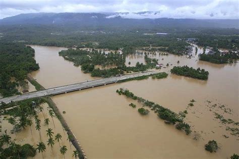 Davao floods, landslides death toll climbs to 8 | Philstar.com