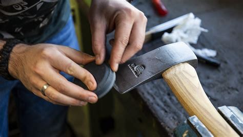 How do you sharpen an axe? Knivesandtools explains