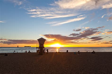 sending postcards: Kaimana Beach