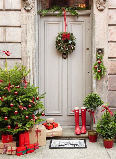 40 Stunning Christmas Porch Ideas