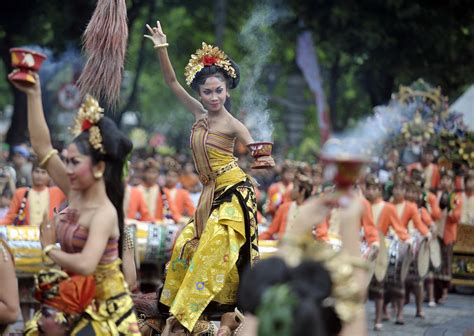 holidays and festivals in indonesia 9 ways to celebrate new year's eve the indonesian way