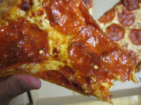 Review: Pizza Hut - Thin 'N Crispy Pepperoni Pizza | Brand Eating