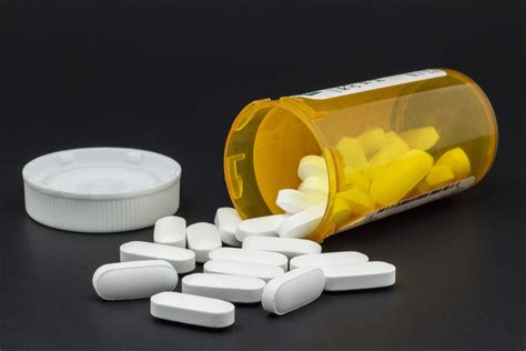 Warning Signs of a Prescription Painkiller Addiction - Health Beat