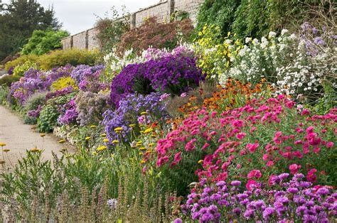 English Herbaceous Borders | Waterperry Gardens, Oxfordshire, UK ( 21 of 50) | Small garden ...