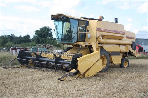 List of combine harvester manufacturers - Tractor & Construction Plant Wiki - The classic ...