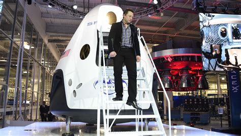 Elon Musk uses Tesla tech in SpaceX 'space taxi'