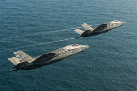 US F-35s land on British HMS Queen Elizabeth aircraft carrier ...