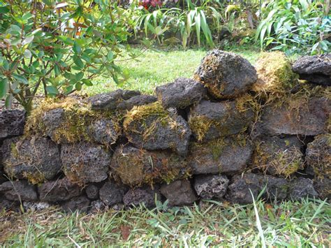 Haysmer Hawaii: Building Lava Rock Walls (Intuitively)