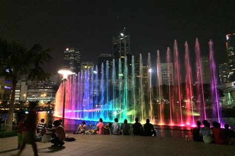 20 Things To Do Around the KLCC Twin Towers (If You Stucked Here)