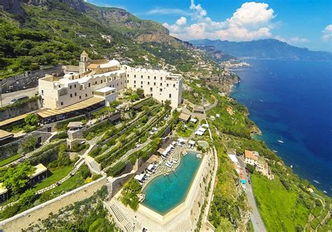 14 Best Resorts in Italy | PlanetWare (2022)