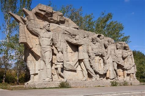 Soviet War Memorial at Mamayev Kurgan | Amusing Planet