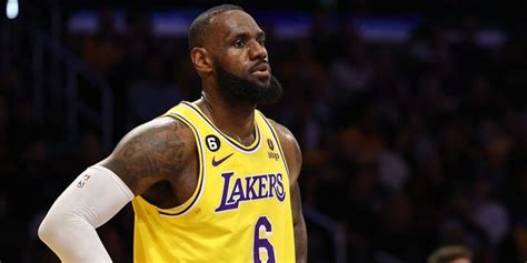 LeBron James changing uniform number back to 23: report | Fox News