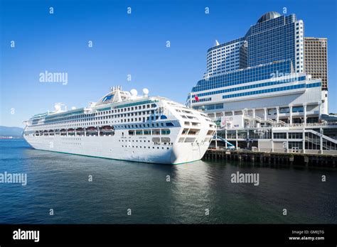 The Sun Princess cruise ship docked at Canada Place. Pan Pacific Hotel ...