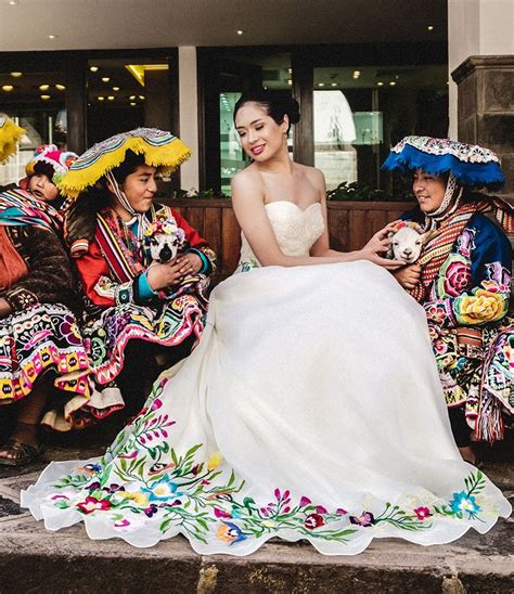 Uyuni1 | Traditional mexican wedding dress, Mexican wedding dress ...