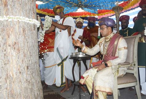 Private Navaratri! Royal scion Yaduveer Krishnadatta Chamaraja Wadiyar takes out victory march ...