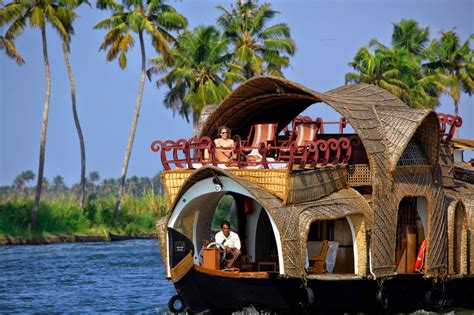 Kerala Backwater Houseboat Packages | Gods Own Country