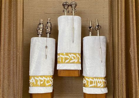 Jeanette Kuvin Oren | Torah covers Torah mantles