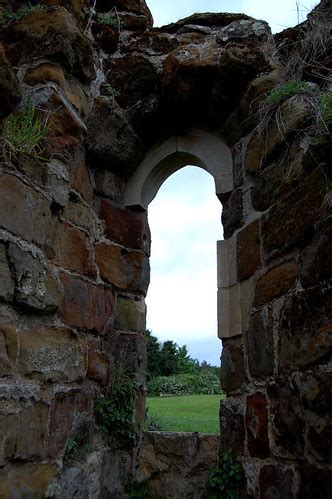 2009-05-09ih Window ruin | Ruins of Bolingbroke Castle in Li… | Flickr