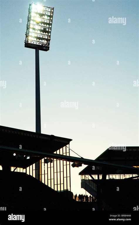 Stadium silhouette football hi-res stock photography and images - Alamy