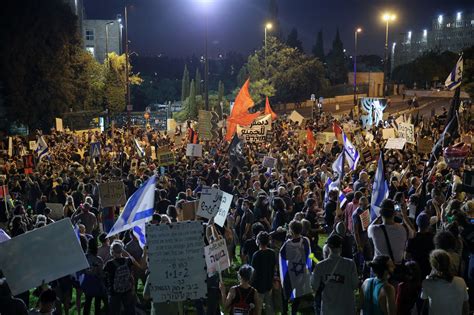 34 Arrested In Protest Outside Of PM Netanyahu's Residence - i24NEWS