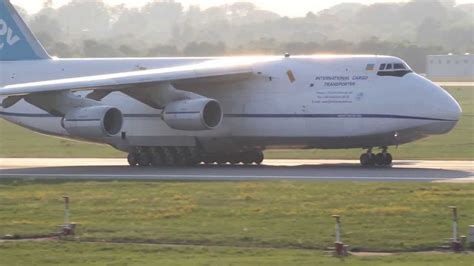 Antonov AN-124 landing in Düsseldorf - YouTube