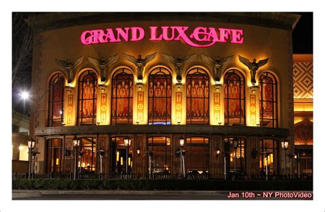 GRAND LUX CAFE | Roosevelt Field Mall. Garden City, NY | Guy Paray | Flickr