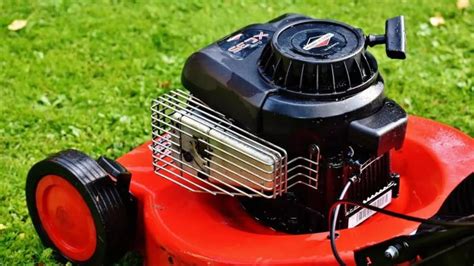 What Causes Gas to Get in Oil in Lawn Mower? [Solved]