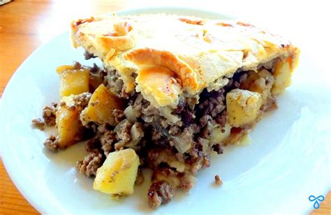 Easy Traditional English Meat & Potato Pie Recipe