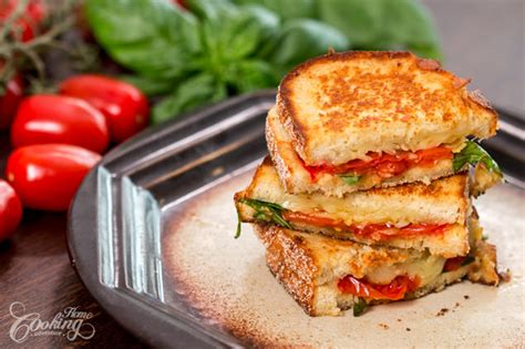 Roasted Tomato Grilled Cheese Sandwich