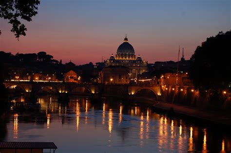 File:Rome at night.jpg - Wikimedia Commons