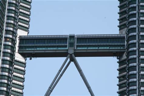 KLCC 019 | KLCC: Skybridge linking the Petronas twin towers | Wenhuat Lau | Flickr