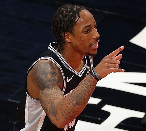 DeMar DeRozan helps Spurs outlast Pelicans | Inquirer Sports