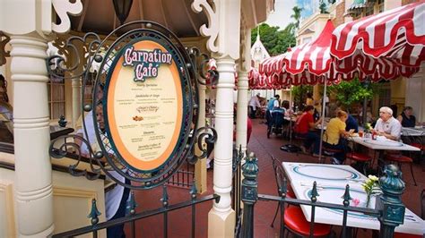 Best Disneyland Restaurant Reviews + Disneyland Dining Tips