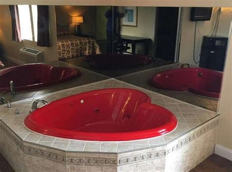 hotels in crystal city va with jacuzzi - Hans Faison