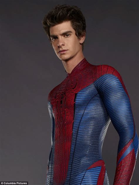 Hot pic: New Spider Man 2012 - Andrew Garfield, New Costume And New Trailer