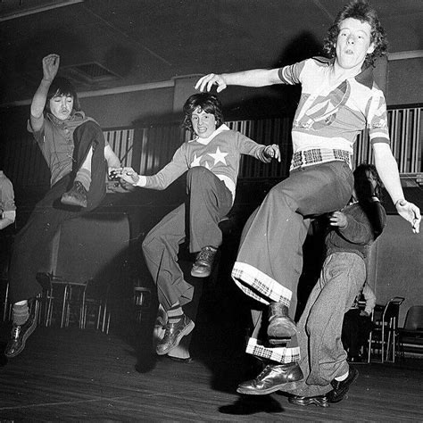 Northern Soul dancers in Newcastle, England, ca. 1975 : r/TheWayWeWere