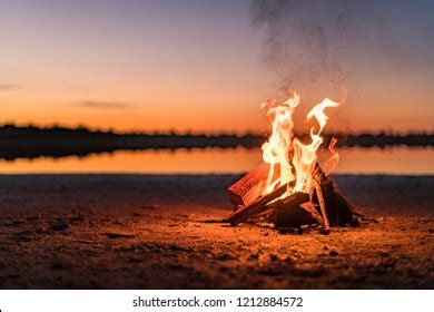 400,719 Campfire Images, Stock Photos & Vectors | Shutterstock