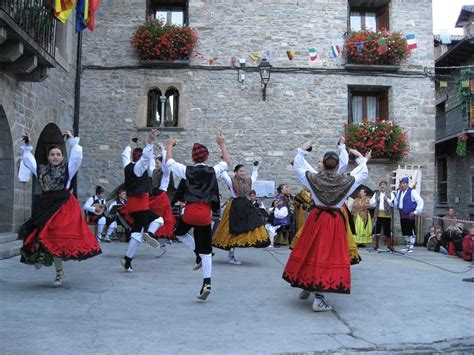 La Jota - Spanish Folk Dance | Walking holiday, Spanish culture, Spanish