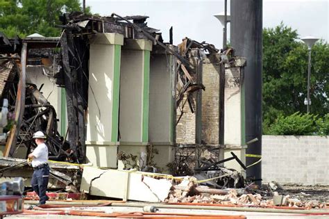 Massive blaze in SW Houston kills 4 firefighters - Houston Chronicle