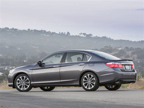 Wallpapers of Honda Accord Sport Sedan 2012 (2048x1536)