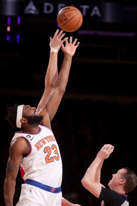 Mitchell Robinson injury: Knicks center missing time after surgery