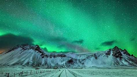 Epic Aurora Borealis Over Greenland And Iceland - Snow Addiction - News about Mountains, Ski ...