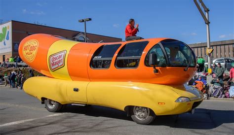 Oscar Mayer Wienermobile ‘hauls buns’ into Pioneer Valley - masslive.com