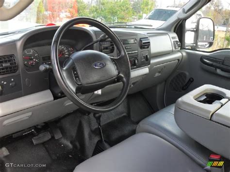 Medium Flint Interior 2005 Ford F250 Super Duty XL SuperCab 4x4 Photo #41382436 | GTCarLot.com