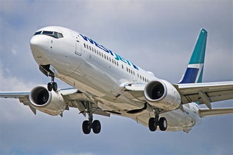 C-GWUX: WestJet Boeing 737-800 (In Flight Since 2014)