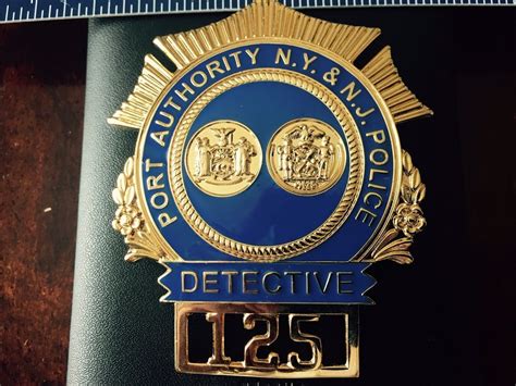 NY & NJ PORT AUTHORITY POLICE DETECTIVE (Hallmark 'US BADGE Co NY') | Police badge, Fire badge ...