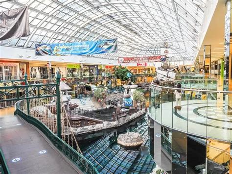 43 Wacky Facts about West Edmonton Mall - Fun World Facts